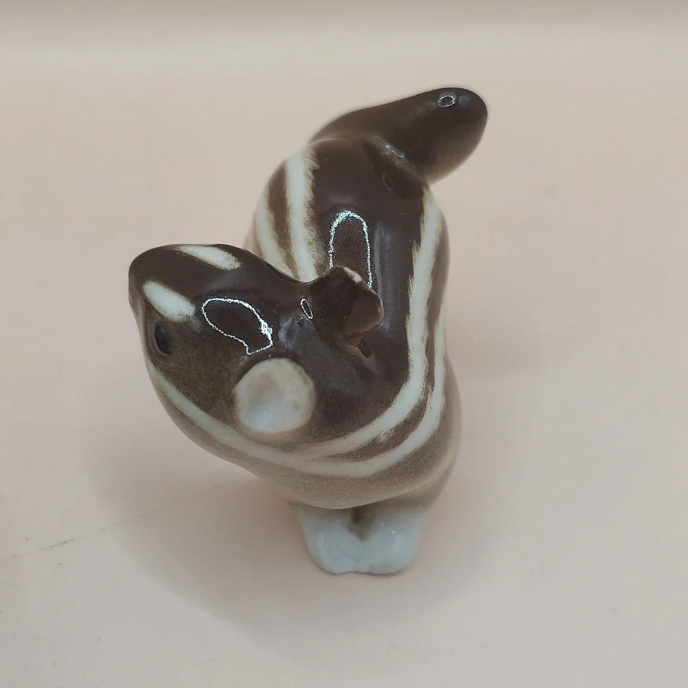 Vintage Lomonosov Soviet Imperial Porcelain Pair Of CHIPMUNK Figures USSR/RUSSIA - Picture 3 of 6